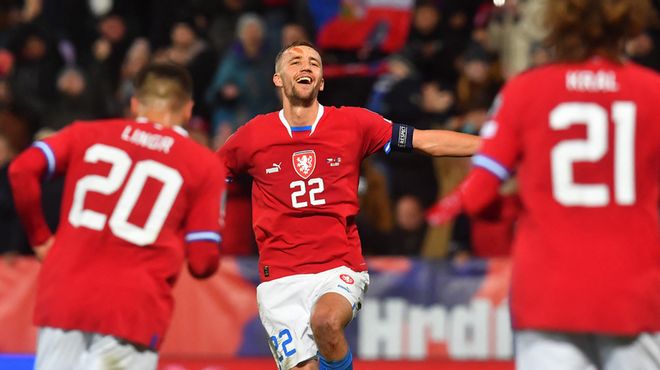 也突显了他 也突显了他