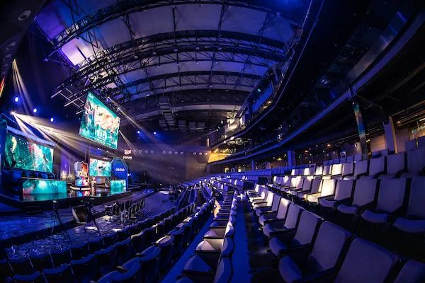 双方教练在 双方教练在