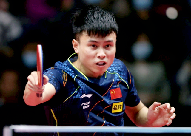 充满张力的 充满张力的